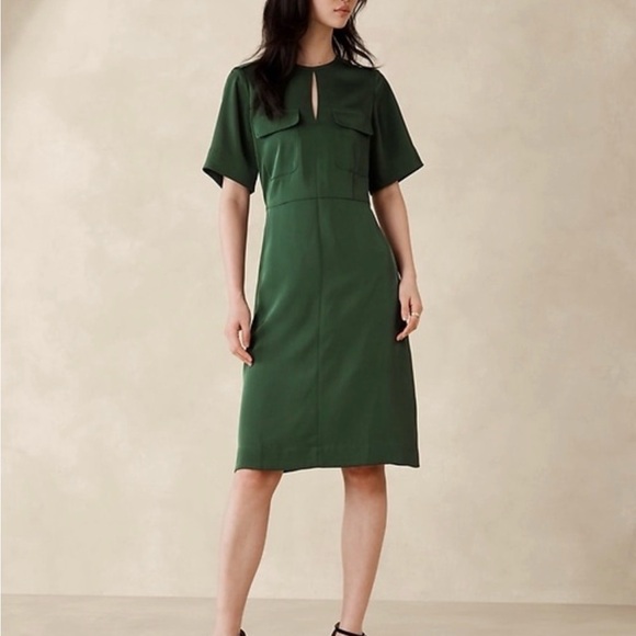 Banana Republic Dresses & Skirts - Forest Green Short Sleeve Fully Lined Knee Length Dress